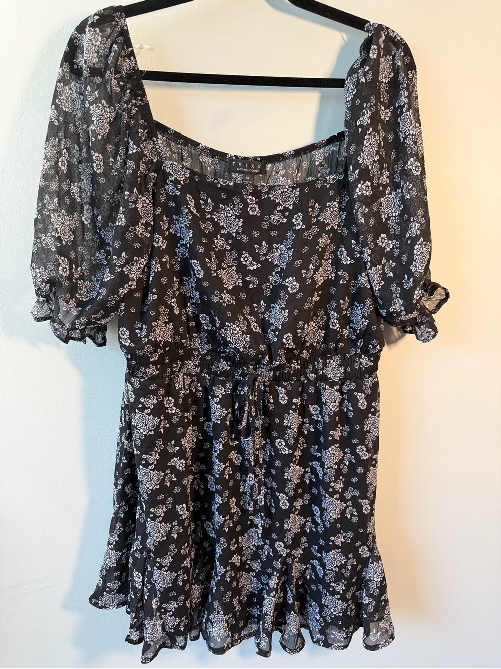 Trixxi Black and White Floral Puff-Sleeve Dress